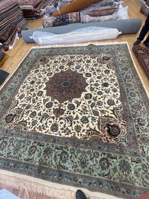 8'x8' square rug